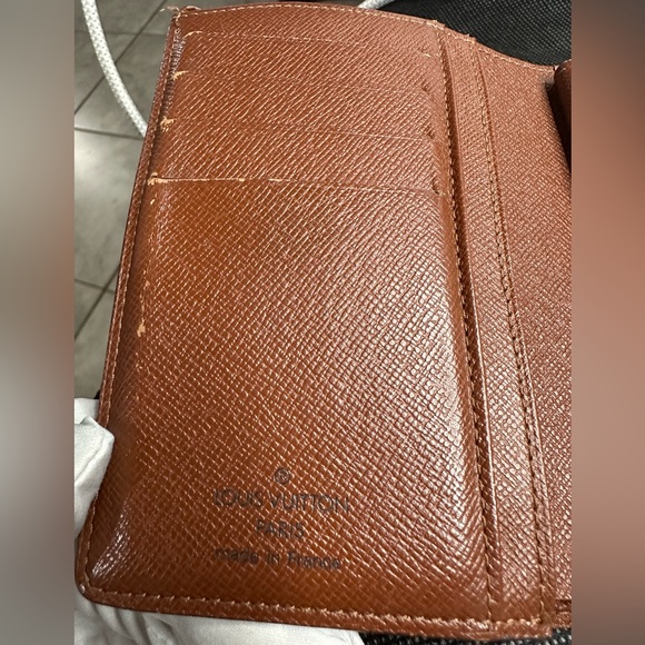 Louis Vuitton Monogram Canvas Portfolio Kiss-Lock
Snap Coin Cash Card Wallet - Picture 11 of 16